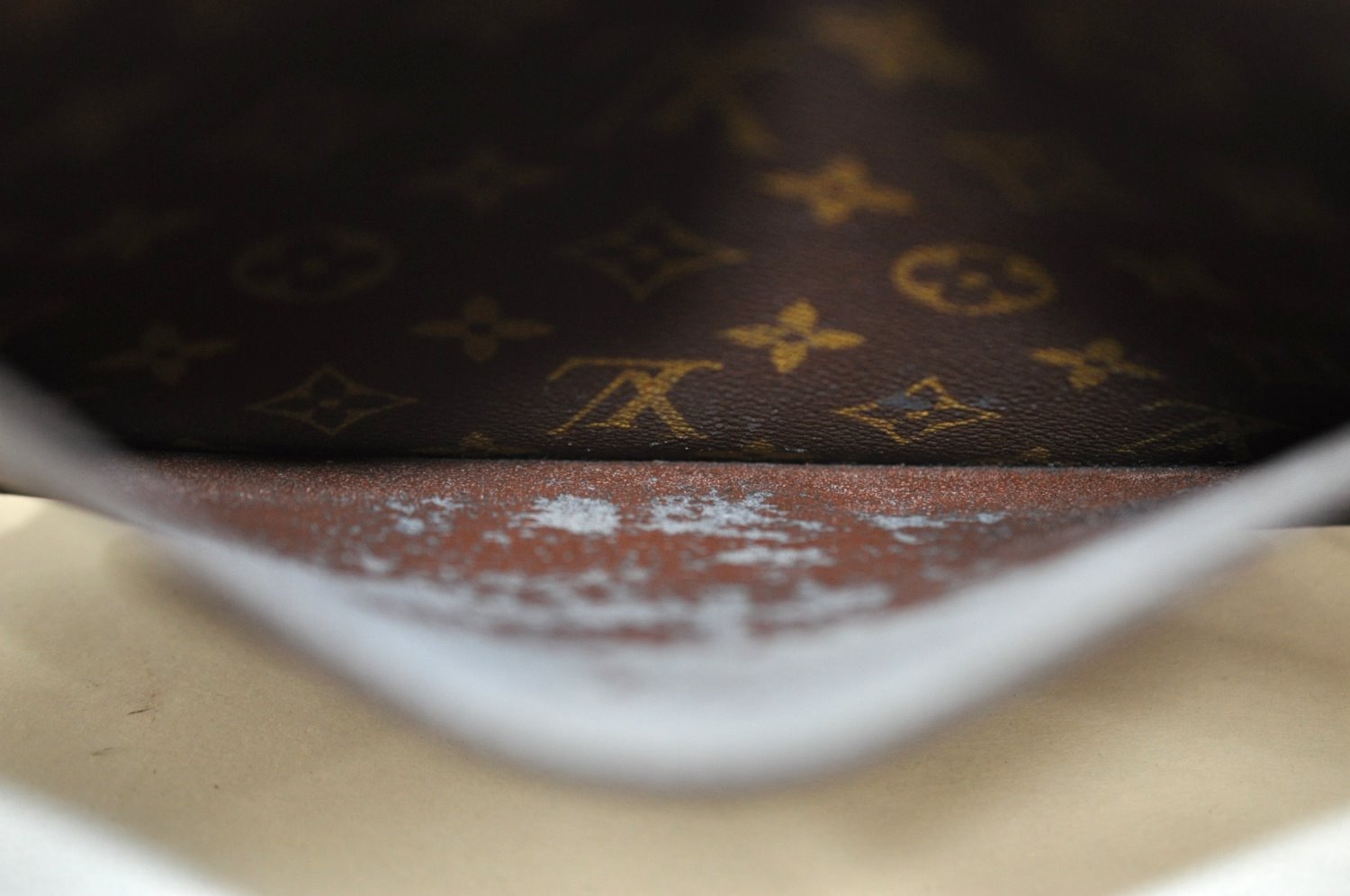 Authentic Louis Vuitton Monogram Saint Cloud GM M51242 Shoulder Cross Bag 3747G