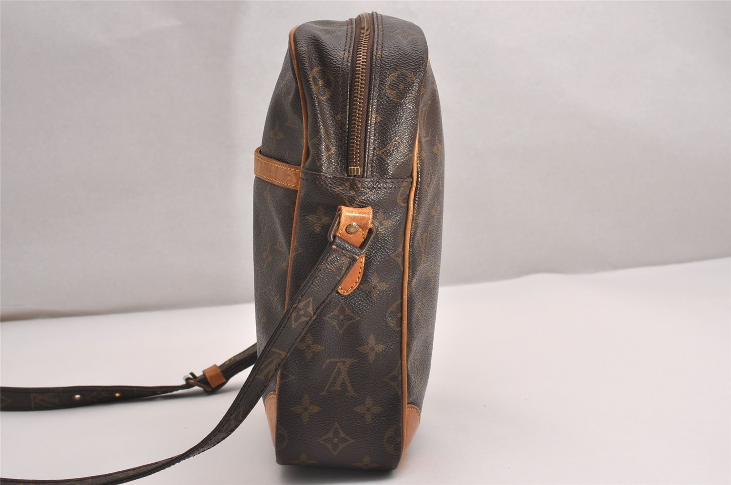 Authentic Louis Vuitton Monogram Danube GM Shoulder Cross Bag M45262 LV 3748J