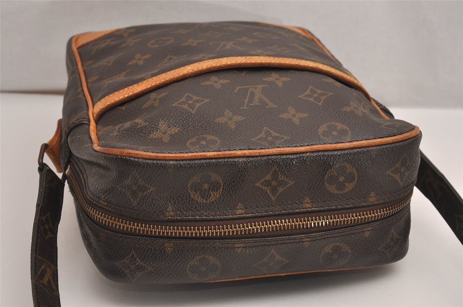 Authentic Louis Vuitton Monogram Danube GM Shoulder Cross Bag M45262 LV 3748J