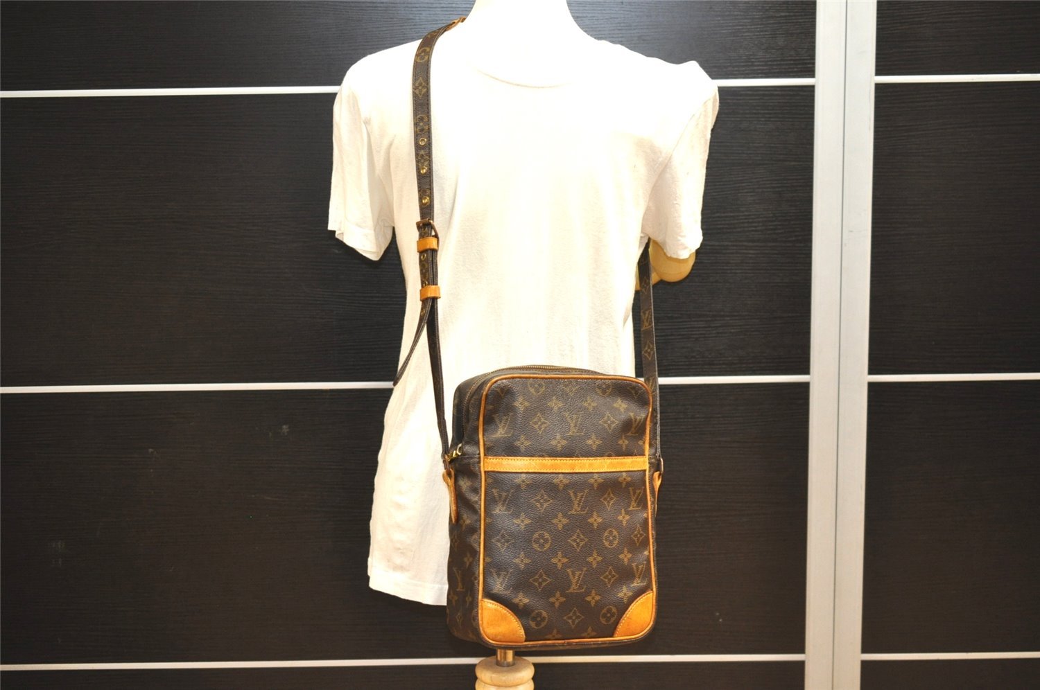 Authentic Louis Vuitton Monogram Danube GM Shoulder Cross Bag M45262 LV 3748J