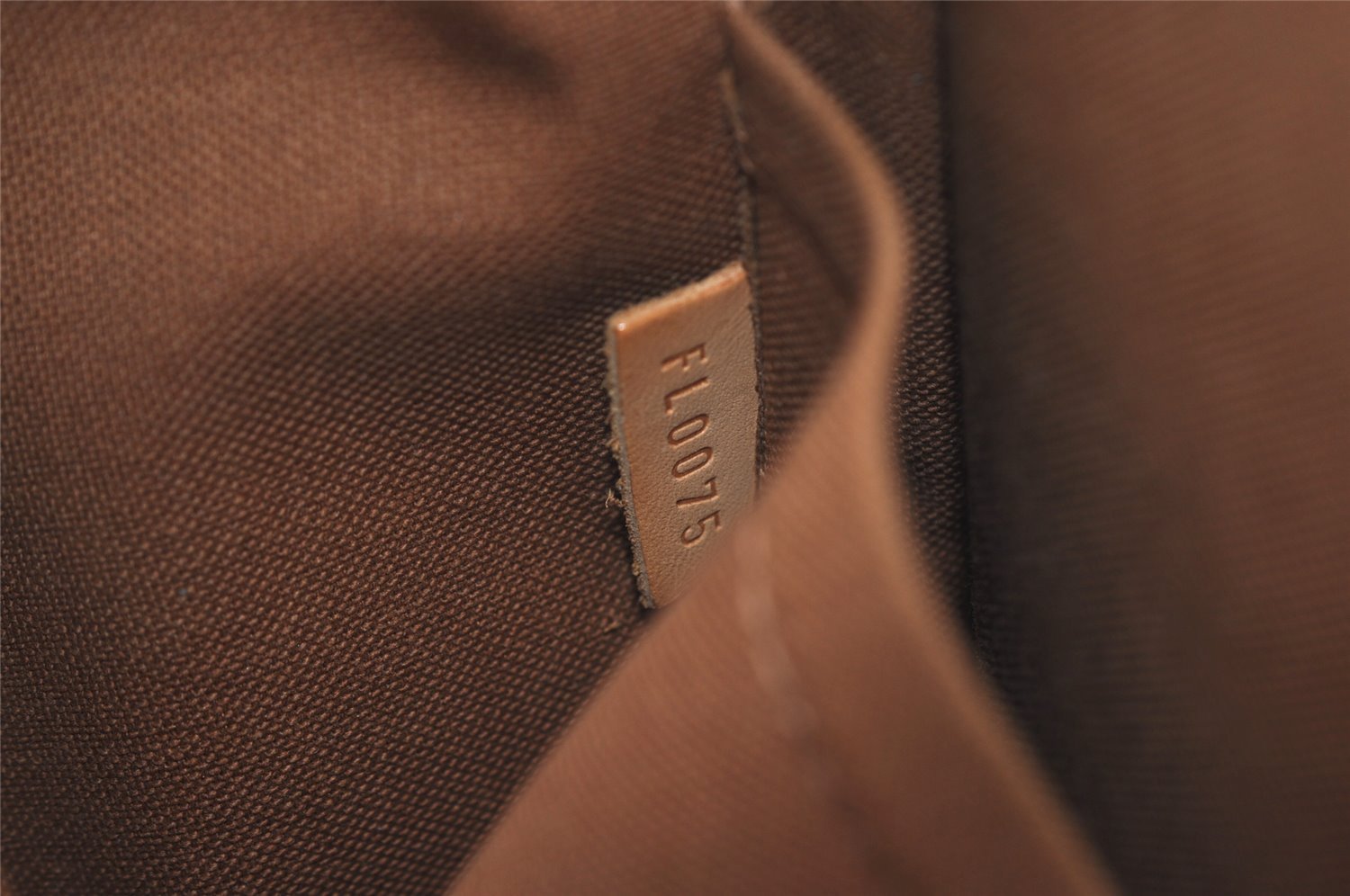 Authentic Louis Vuitton Monogram Popincourt Haut Shoulder Bag M40007 LV 3749J