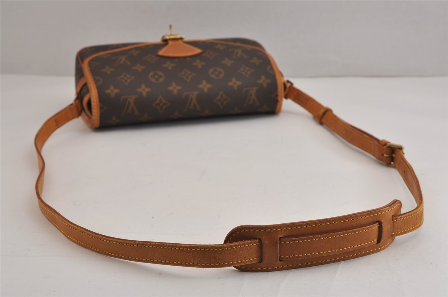 Authentic Louis Vuitton Monogram Sologne Shoulder Cross Body Bag M42250 LV 3750J
