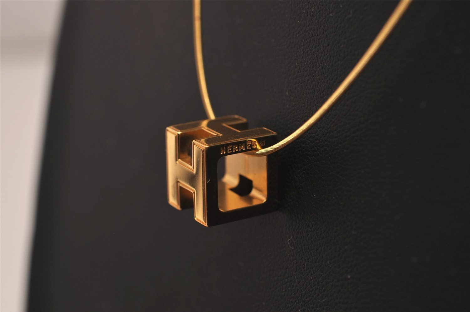 Authentic HERMES Cage De Ash H Cube Pendant Necklace Gold Box 3765J