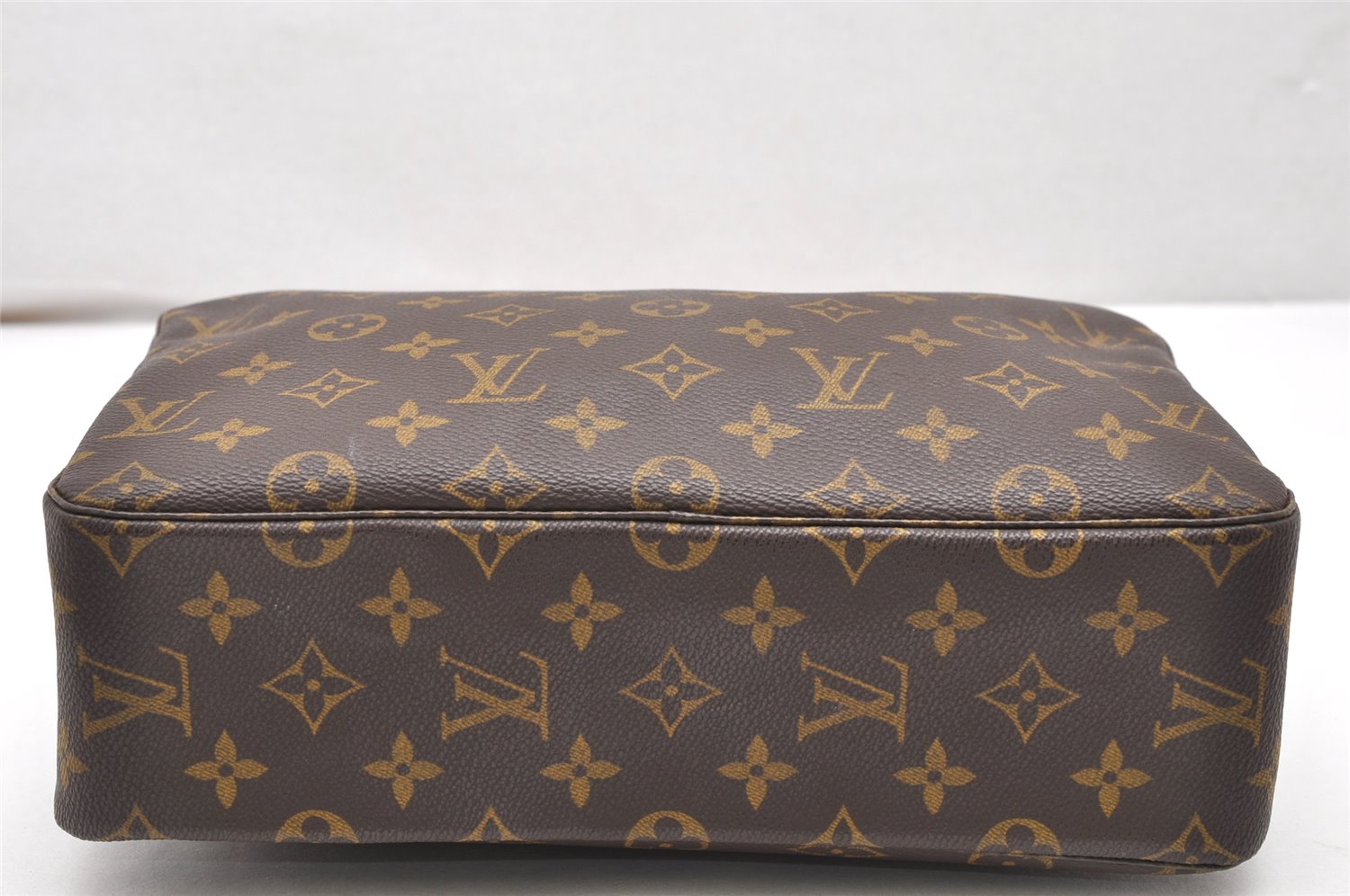 Auth Louis Vuitton Monogram Trousse Toilette 28 Clutch Hand Bag M47522 LV 3768K