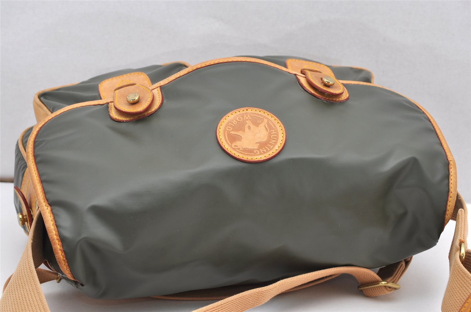 Authentic HUNTING WORLD Shoulder Bag Battue Cloth Nylon Leather Khaki 3774K