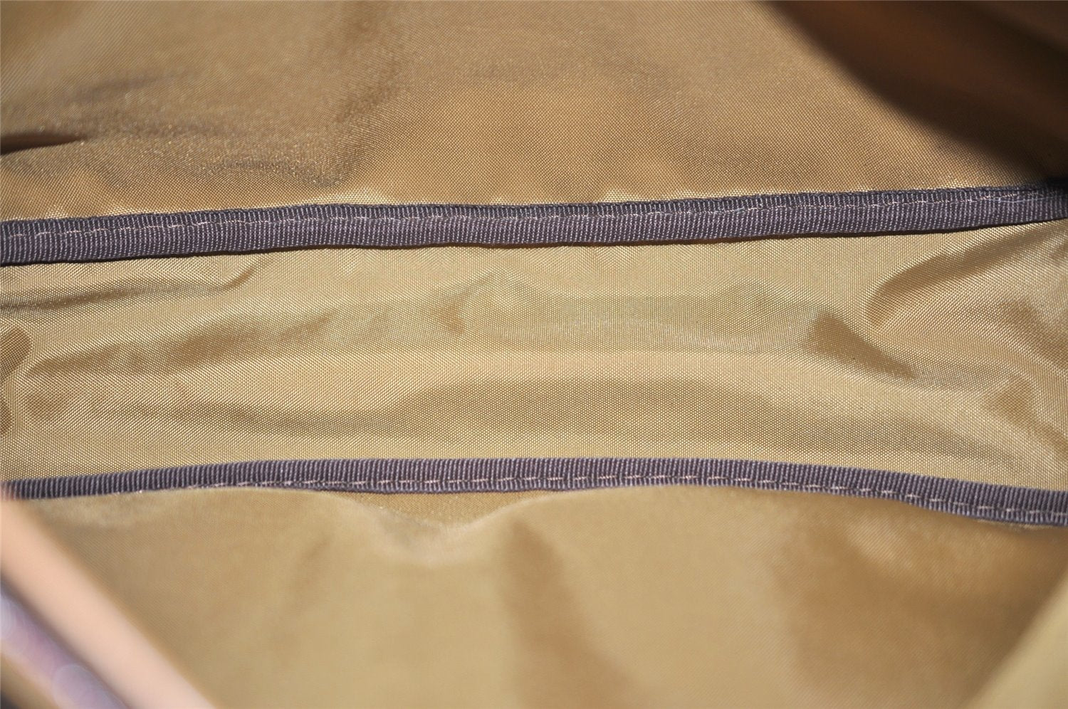 Authentic HUNTING WORLD Shoulder Bag Battue Cloth Nylon Leather Khaki 3774K