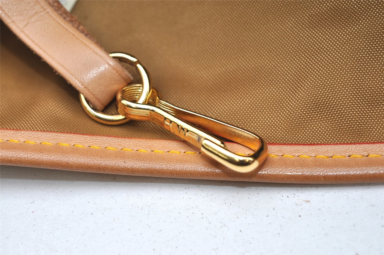 Authentic HUNTING WORLD Shoulder Bag Battue Cloth Nylon Leather Khaki 3774K