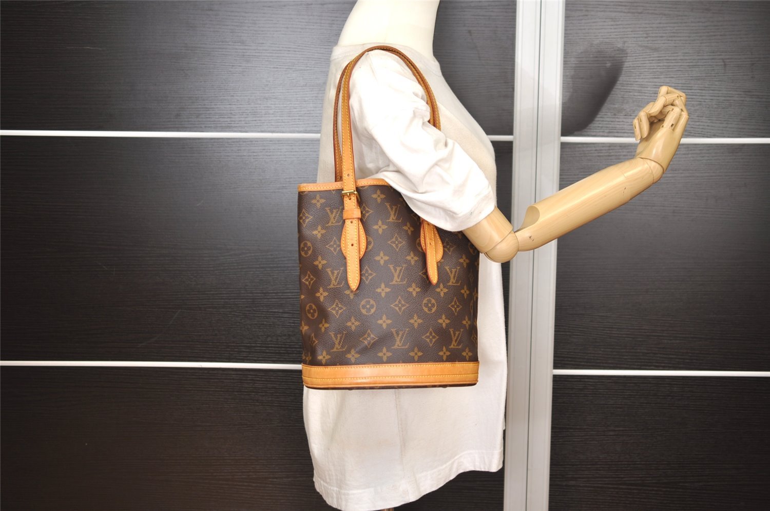 Authentic Louis Vuitton Monogram Bucket PM Shoulder Tote Bag M42238 LV 3776J