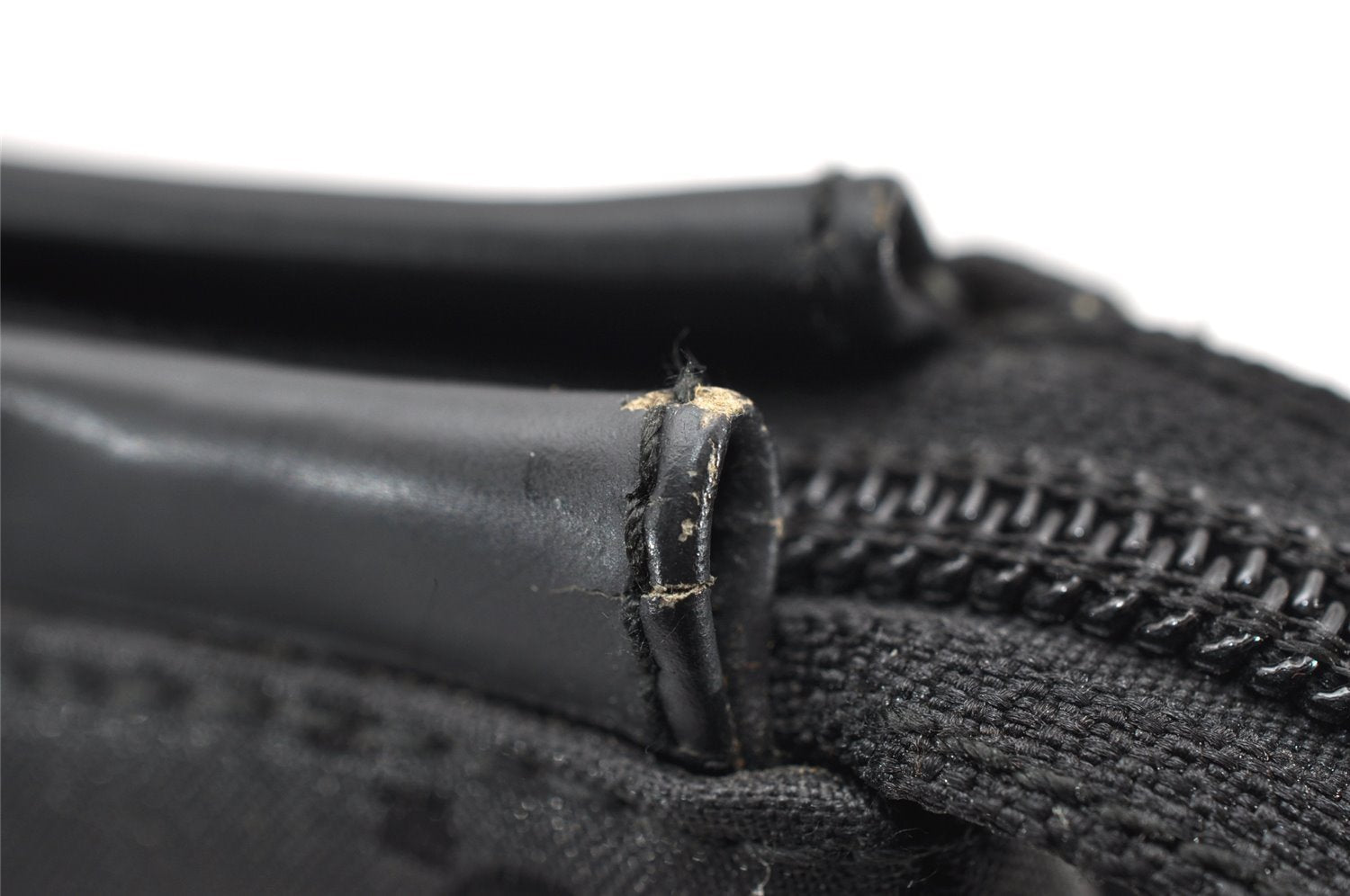 Authentic GUCCI Clutch Hand Bag Purse GG Nylon Leather 0141126 Black Junk 3787K