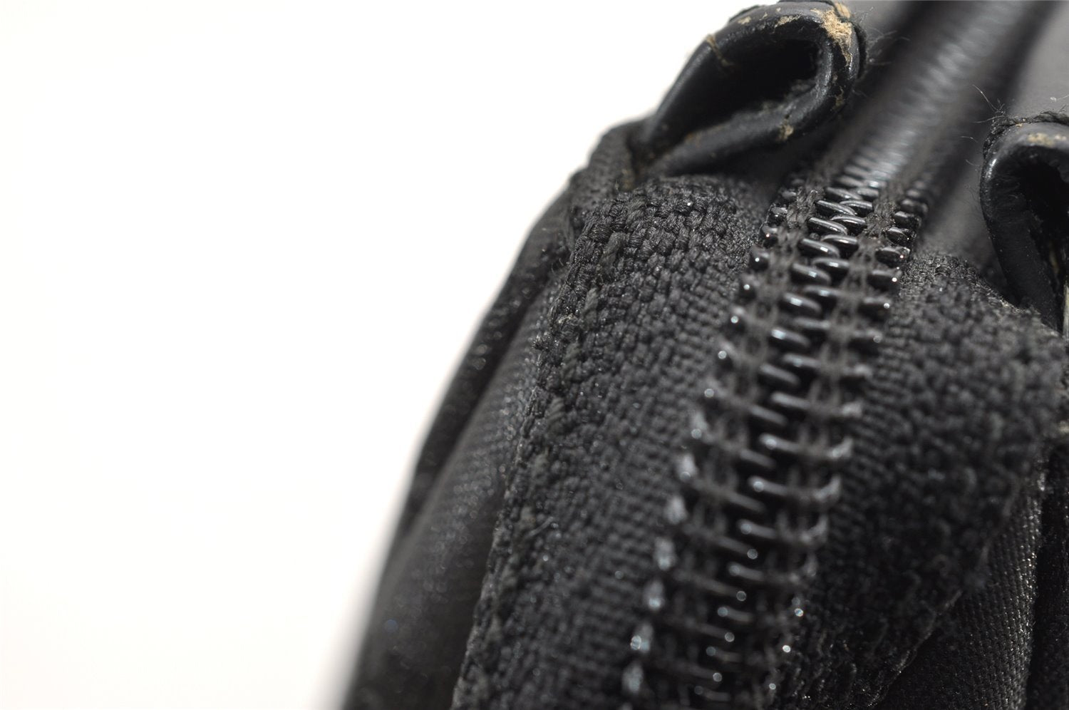 Authentic GUCCI Clutch Hand Bag Purse GG Nylon Leather 0141126 Black Junk 3787K