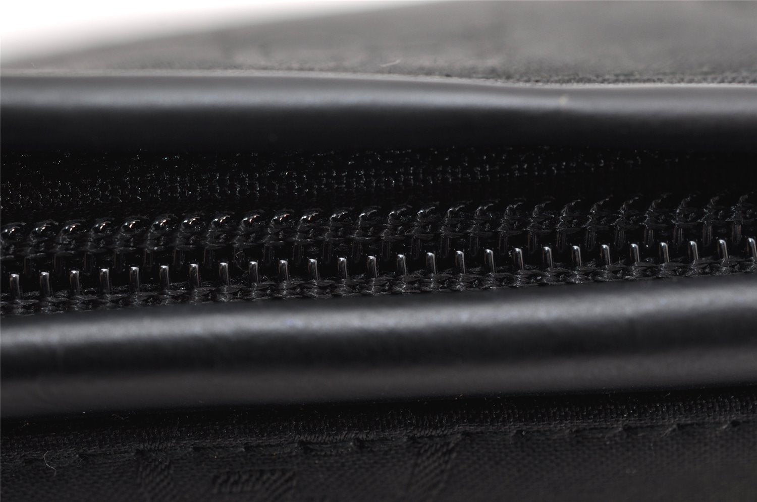 Authentic GUCCI Clutch Hand Bag Purse GG Nylon Leather 0141126 Black Junk 3787K