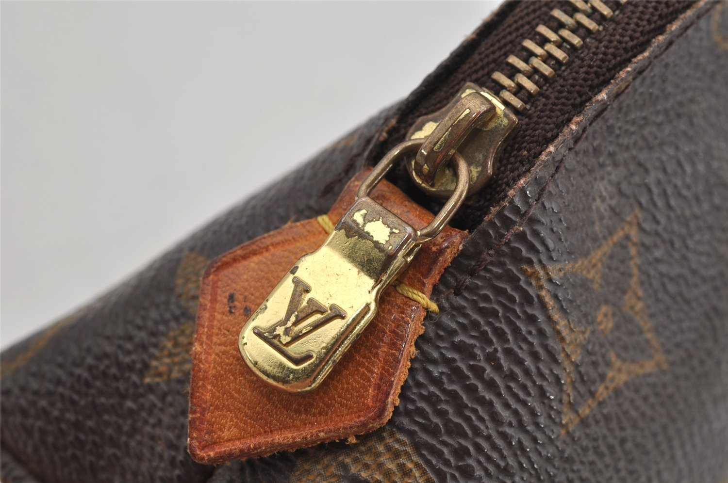 Authentic Louis Vuitton Monogram Pochette Cosmetic Pouch M47515 LV Junk 3793J