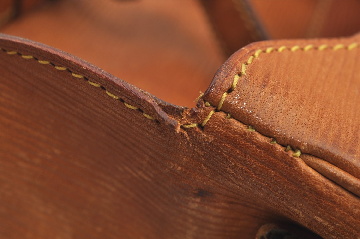 Authentic Louis Vuitton Epi Cartouchiere MM Shoulder Bag Beige M52246 Junk 3796I