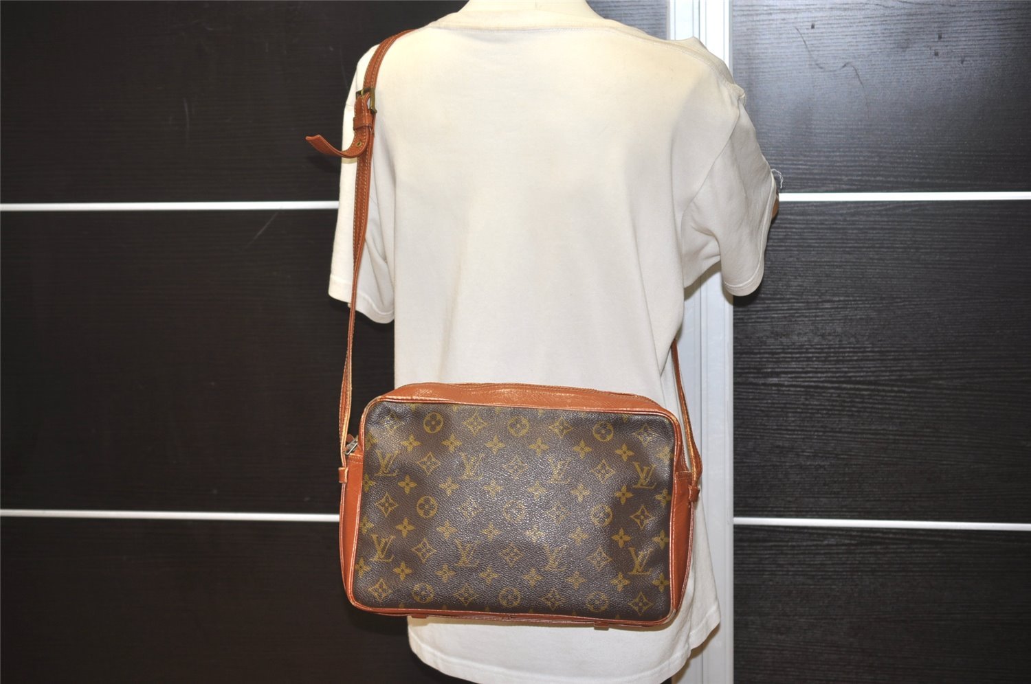 Authentic Louis Vuitton Monogram Sac Bandouliere 30 Shoulder Bag Old Model 3801J