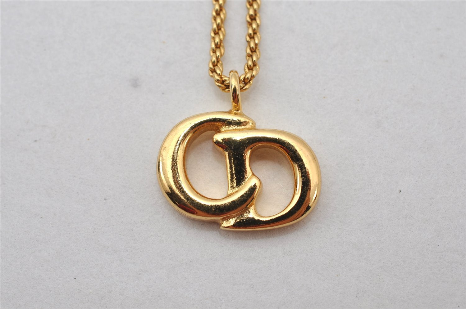 Authentic Christian Dior Gold Tone Chain Pendant Necklace CD 3816K