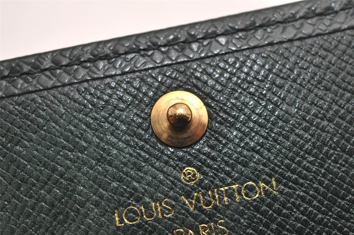 Authentic Louis Vuitton Taiga Porte Monnaie Boite Coin Purse M30384 Green 3833J