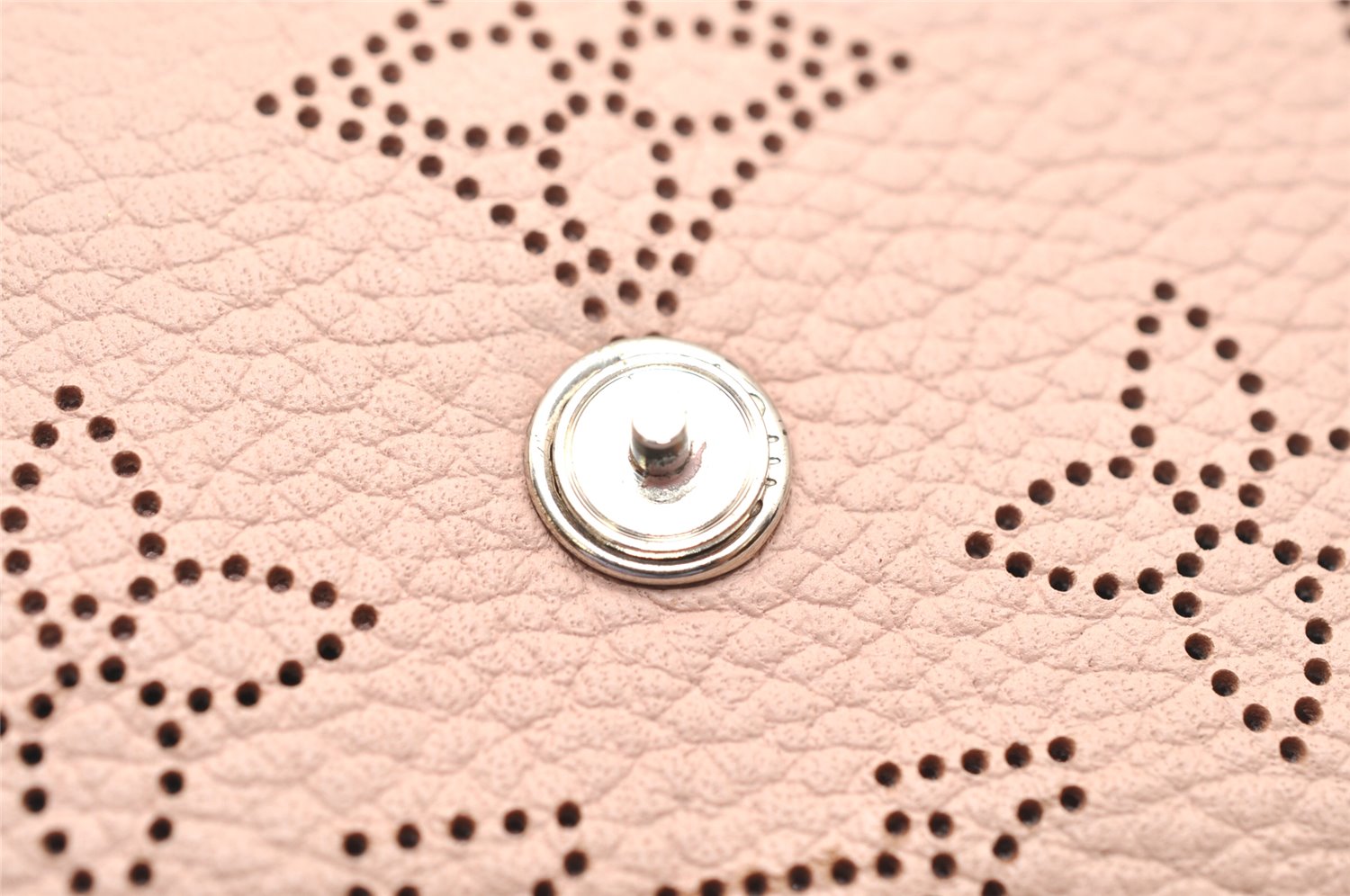 Authentic Louis Vuitton Mahina Multicles 4 Four Hooks Key Case M64056 Pink 3838K