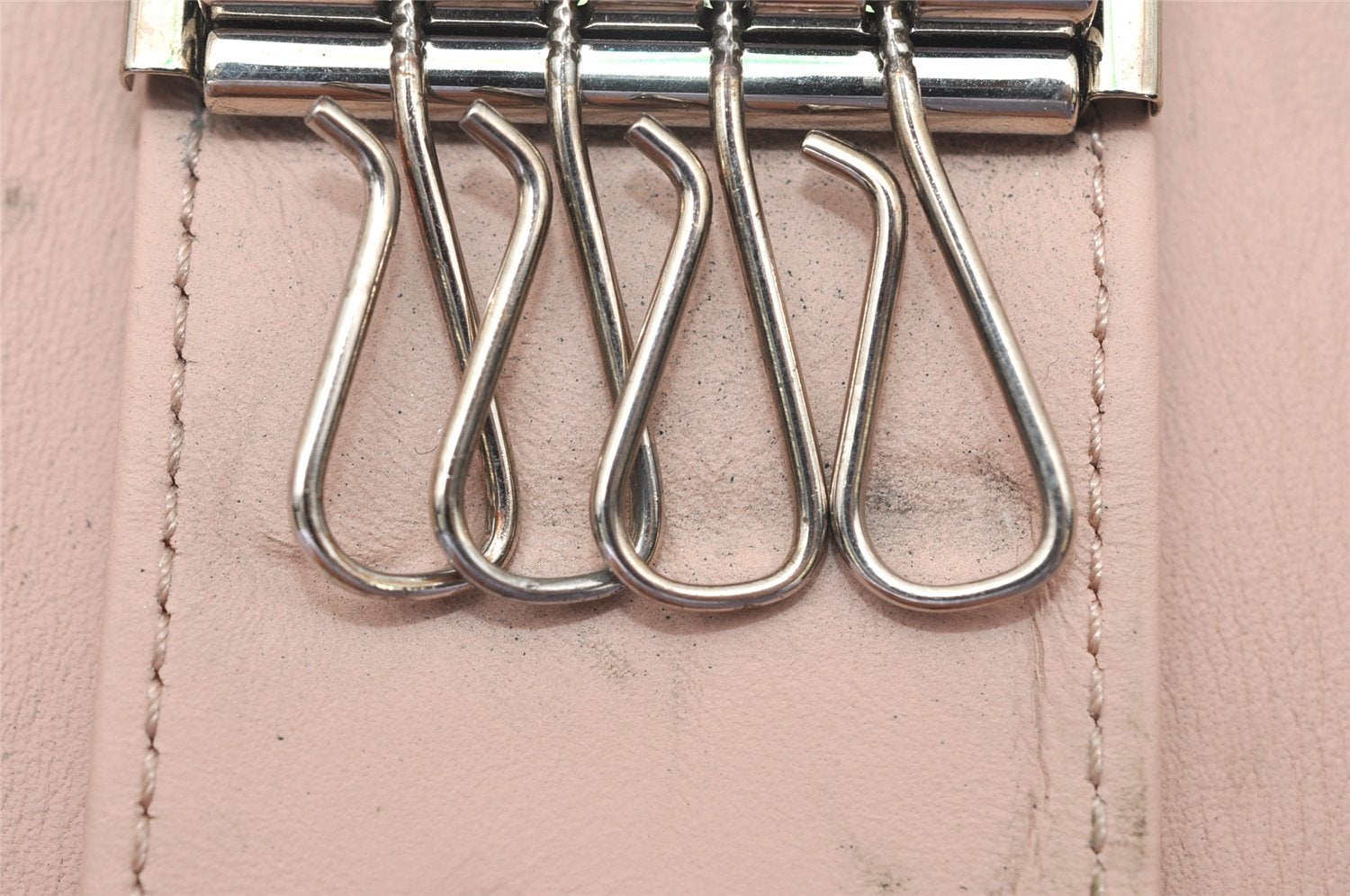 Authentic Louis Vuitton Mahina Multicles 4 Four Hooks Key Case M64056 Pink 3838K