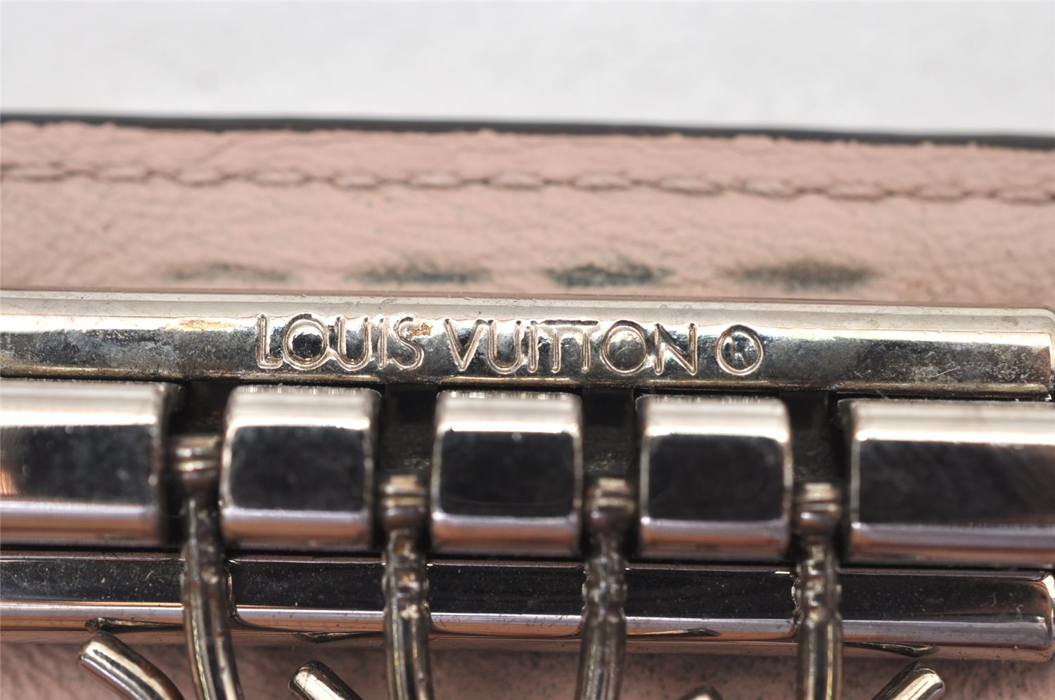 Authentic Louis Vuitton Mahina Multicles 4 Four Hooks Key Case M64056 Pink 3838K