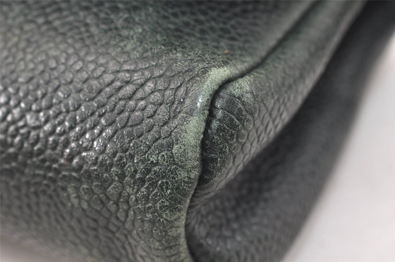 Authentic CHANEL Caviar Skin CC Logo Cosmetic Pouch Purse Green 3857K
