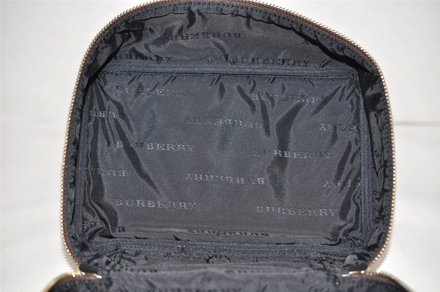 Authentic BURBERRY Nova Check Clutch Hand Bag Purse Nylon Leather Beige 3858K