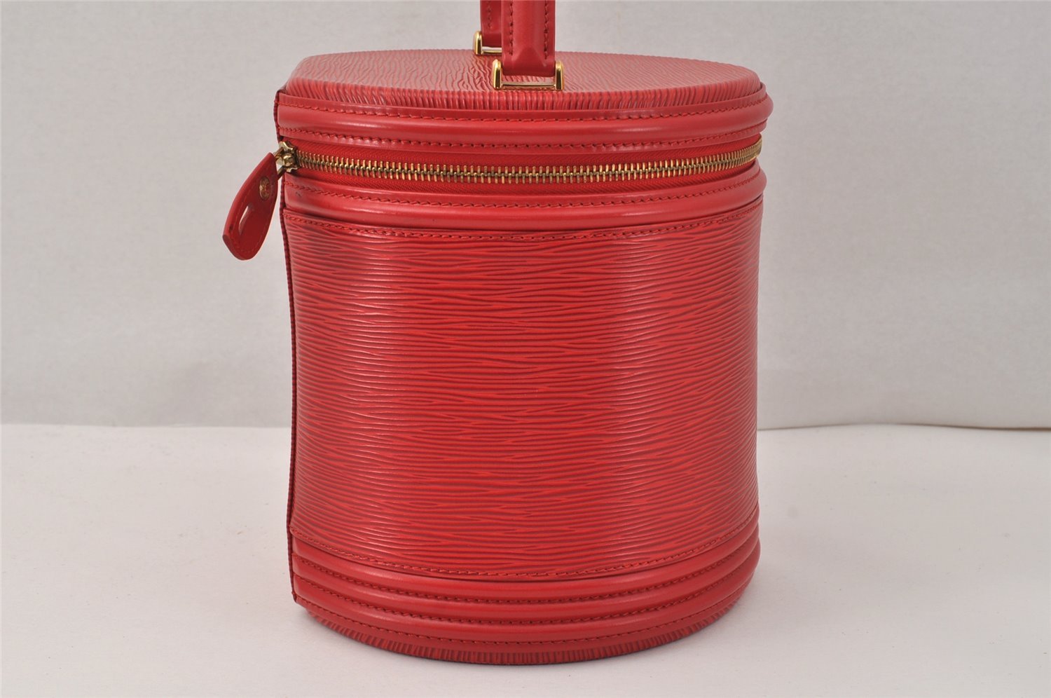 Authentic Louis Vuitton Epi Cannes Red Cosmetic Hand Bag Purse M48037 LV 3862K