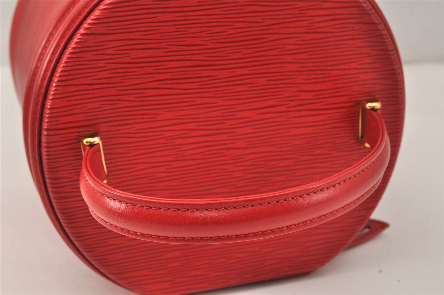 Authentic Louis Vuitton Epi Cannes Red Cosmetic Hand Bag Purse M48037 LV 3862K
