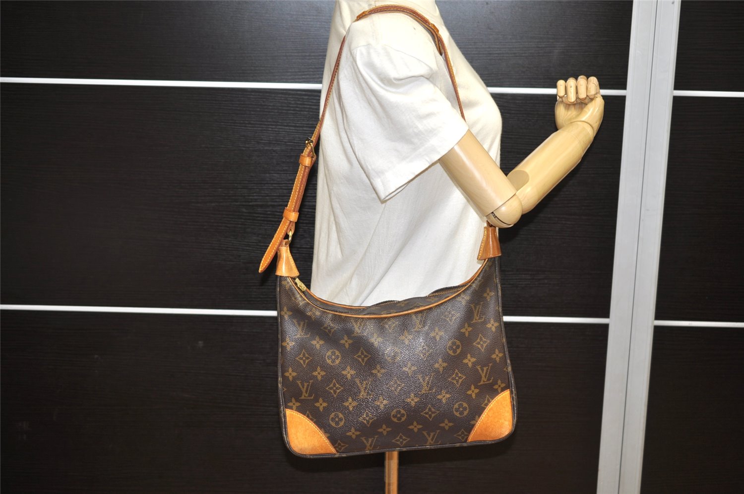 Authentic Louis Vuitton Monogram Boulogne 30 Shoulder Cross Bag M52165 LV 3874K