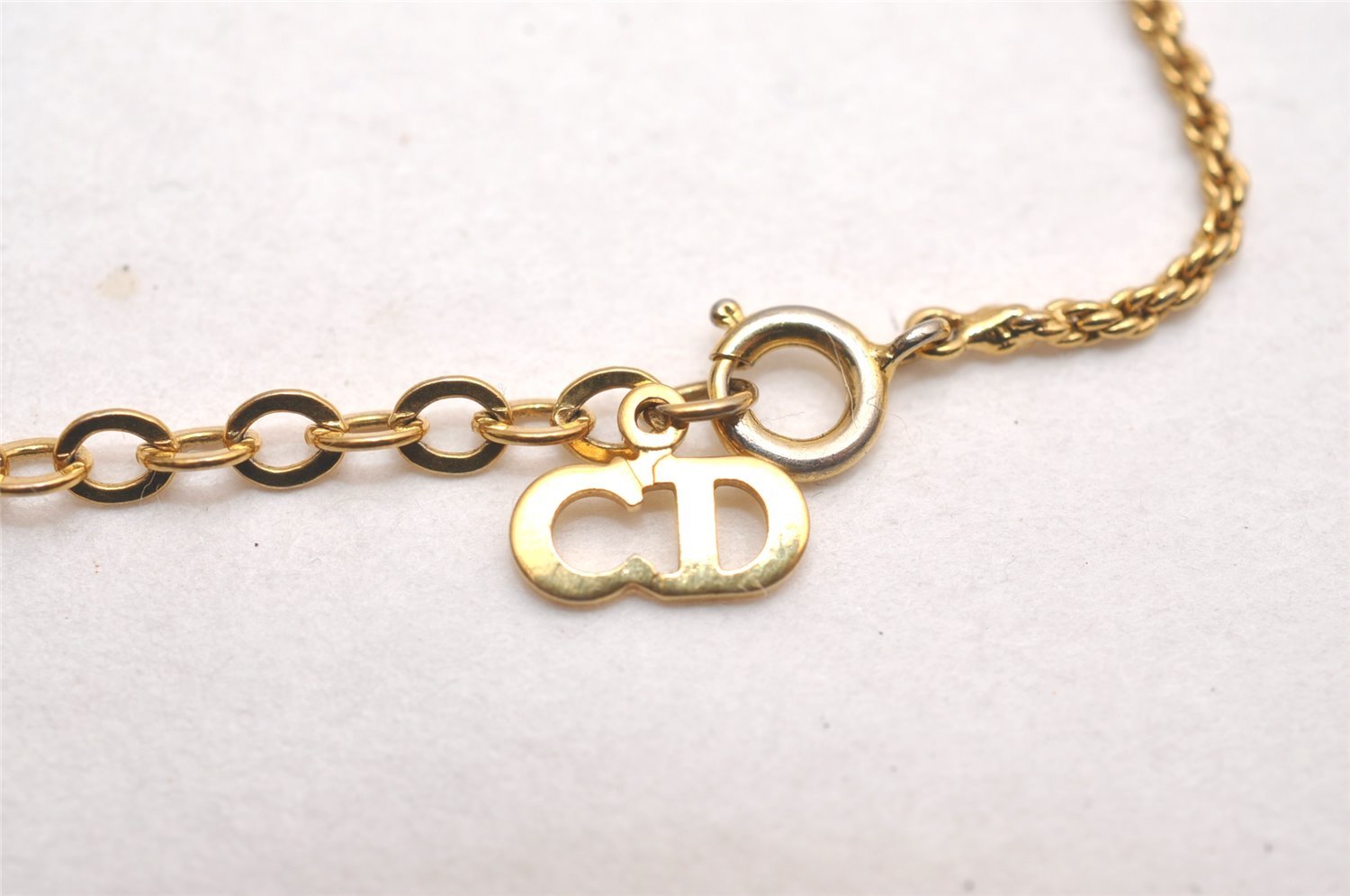 Authentic Christian Dior Vintage Gold Tone Chain Pendant Necklace CD 3885J