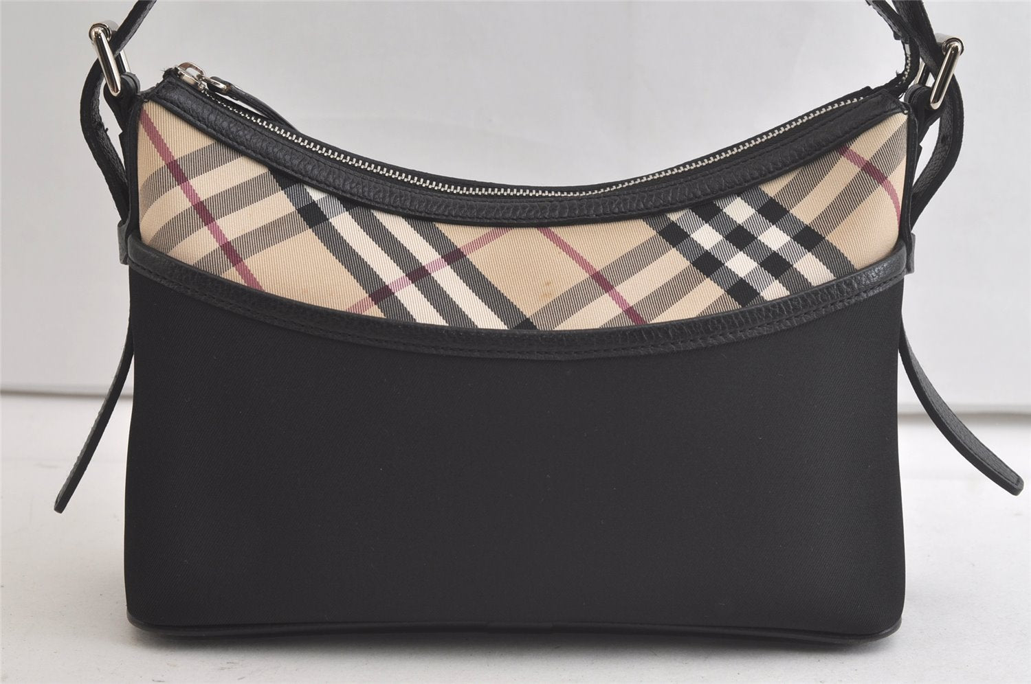 Authentic BURBERRY Nova Check Shoulder Hand Bag Purse Nylon Leather Black 3888K