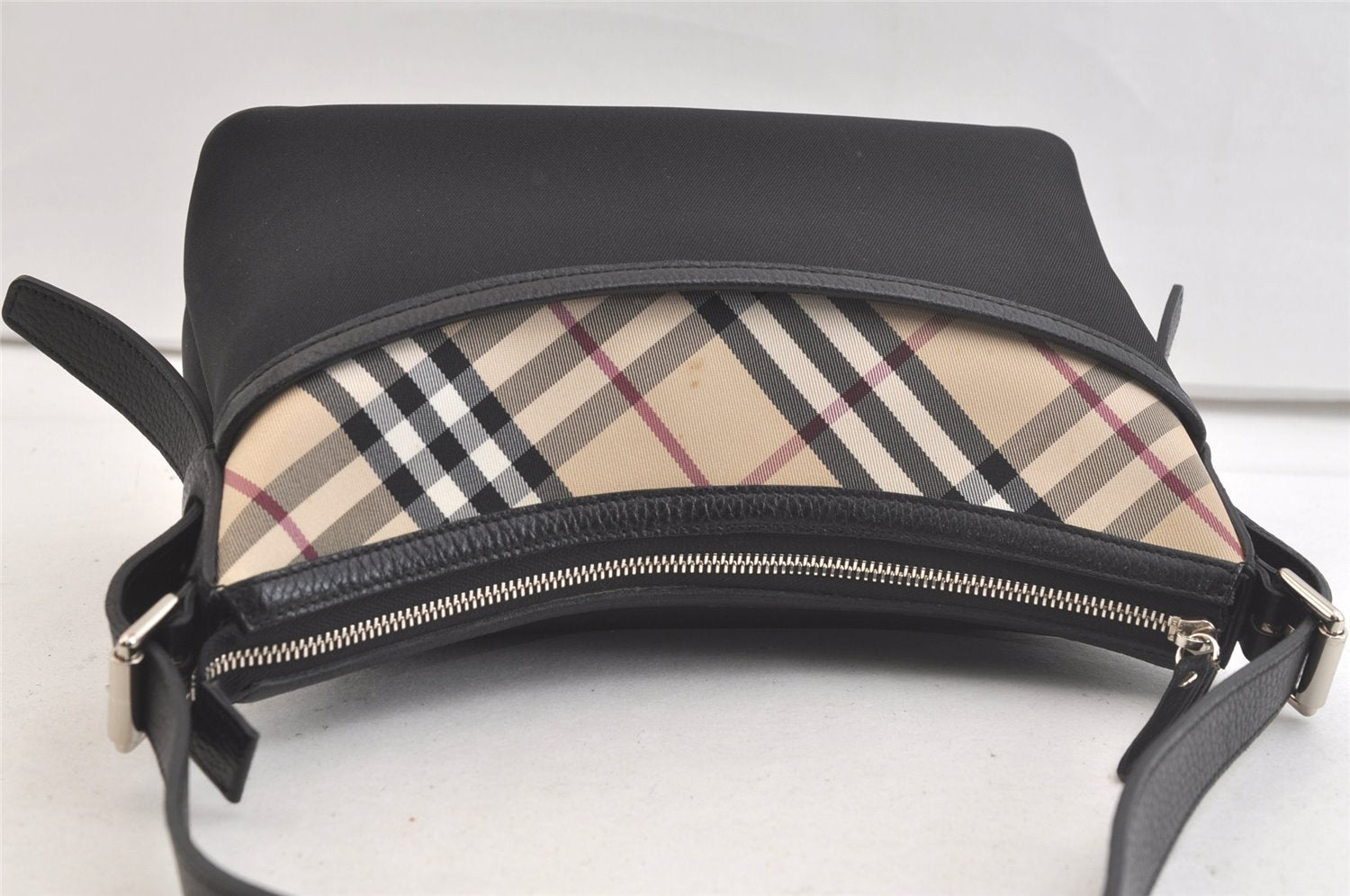 Authentic BURBERRY Nova Check Shoulder Hand Bag Purse Nylon Leather Black 3888K