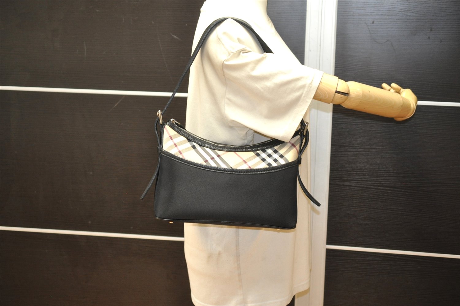 Authentic BURBERRY Nova Check Shoulder Hand Bag Purse Nylon Leather Black 3888K