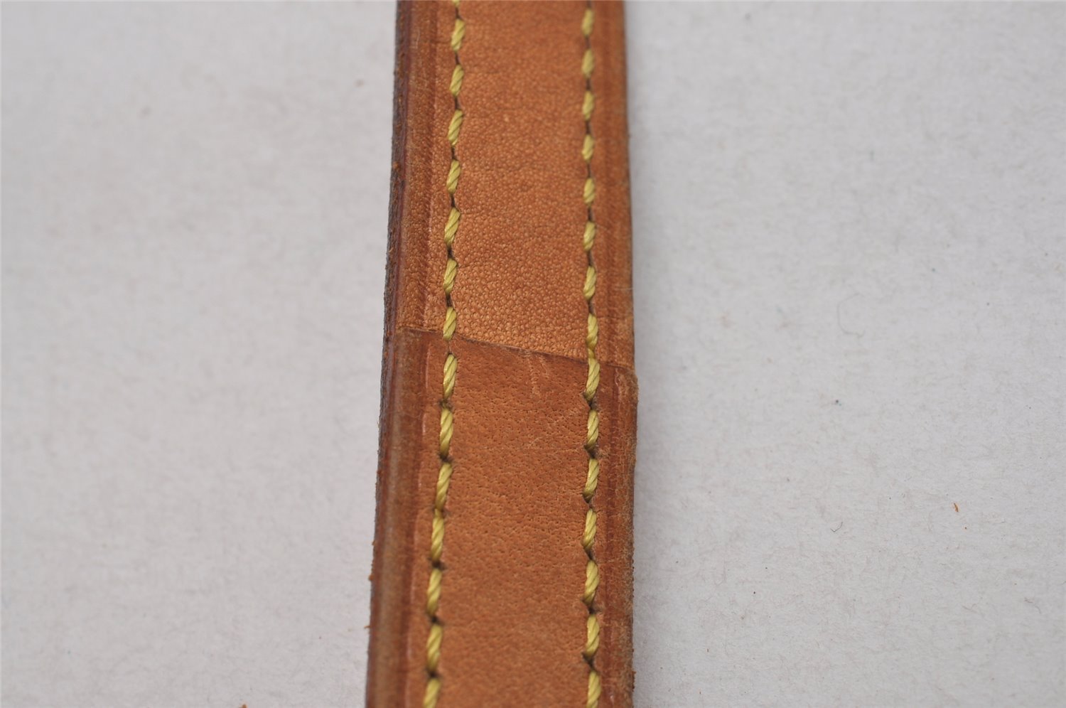 Authentic Louis Vuitton Leather Shoulder Strap Beige 41.7-48.4