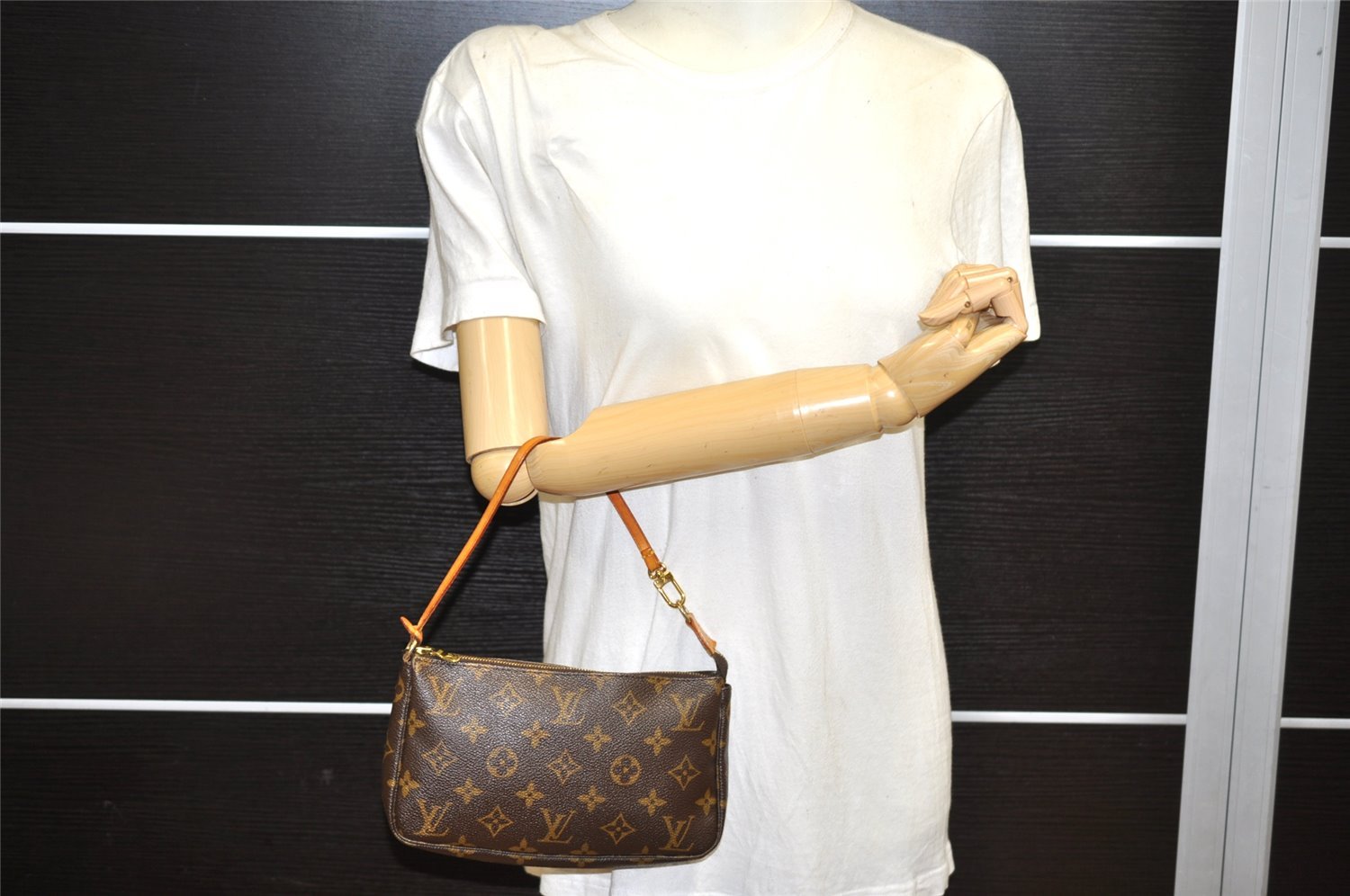 Authentic Louis Vuitton Monogram Pochette Accessoires Pouch M51980 LV 3902K