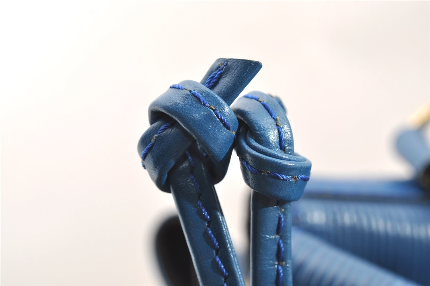 Authentic Louis Vuitton Epi Noe Shoulder Drawstring Bag Blue M44005 LV 3905I