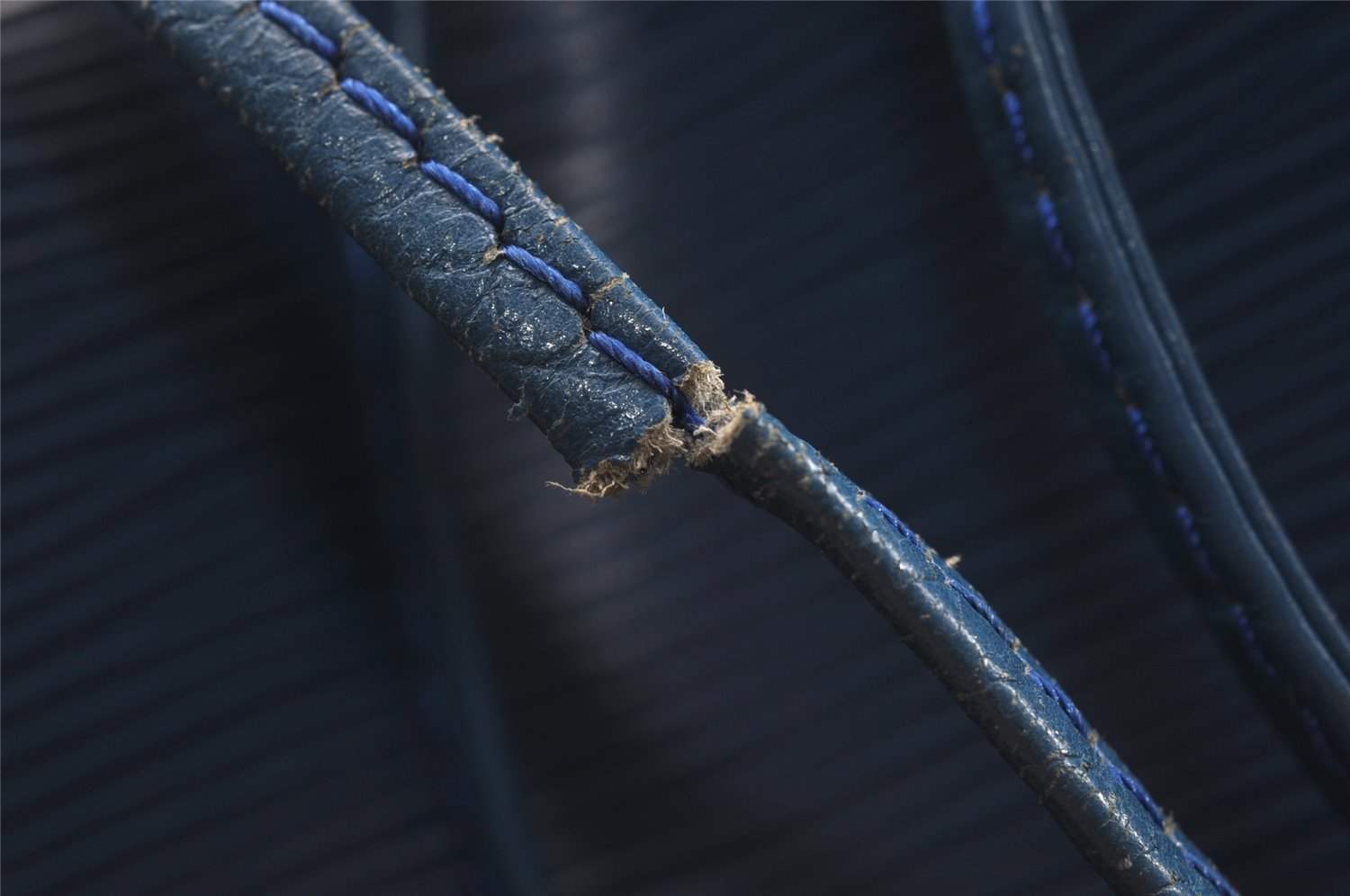 Authentic Louis Vuitton Epi Noe Shoulder Drawstring Bag Blue M44005 LV 3905I