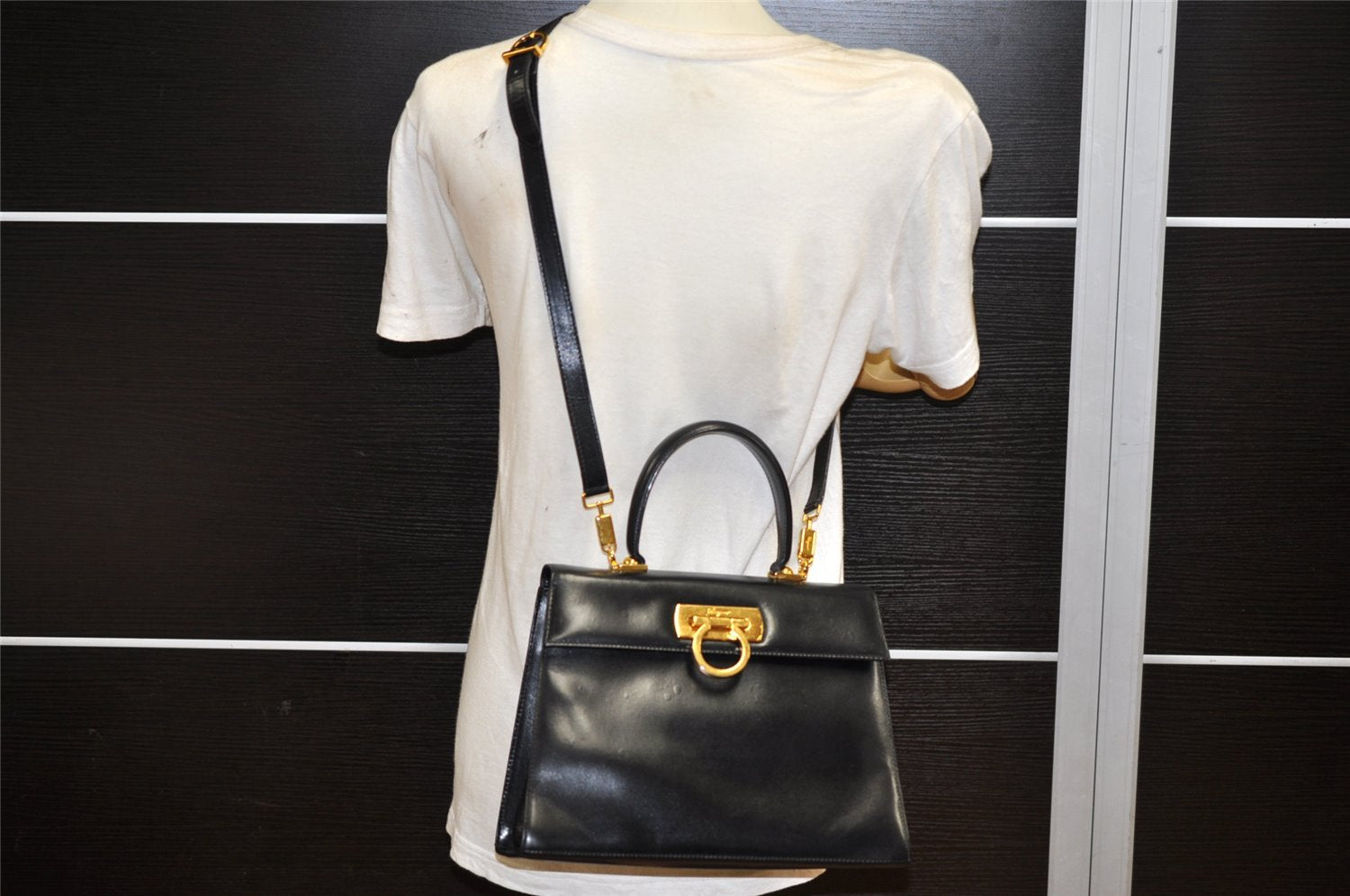 Authentic Salvatore Ferragamo Gancini Leather 2Way Shoulder Hand Bag Black 3907K