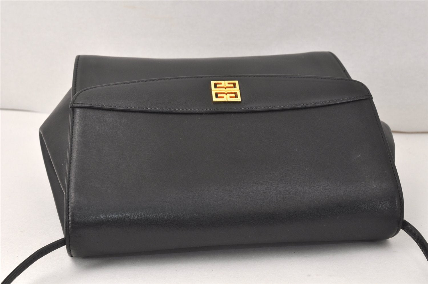 Authentic GIVENCHY Vintage Leather Shoulder Cross Body Bag Purse Black 3912K