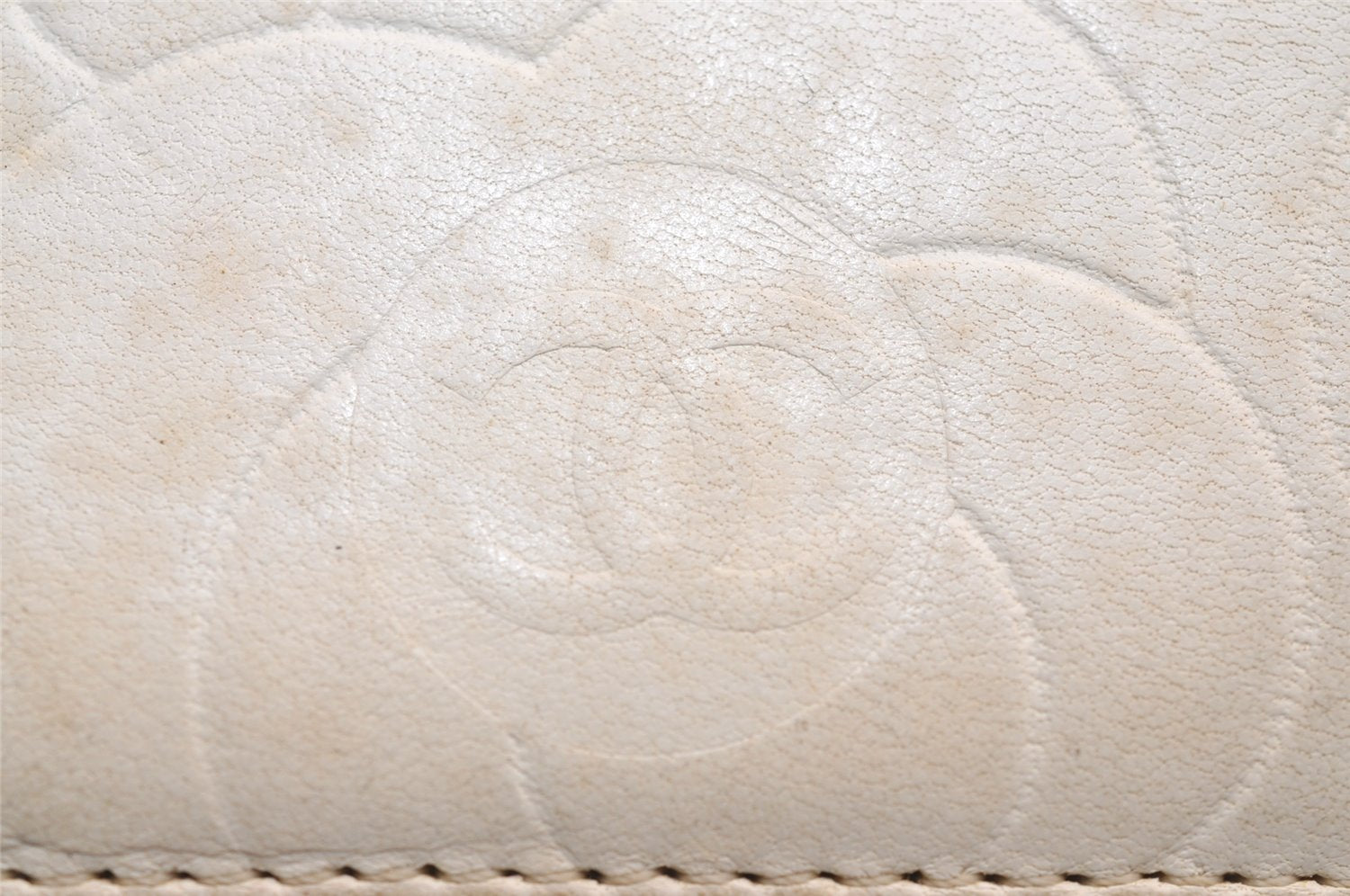 Authentic CHANEL Camellia Calf Skin CC Logo Long Wallet Purse White 3922J