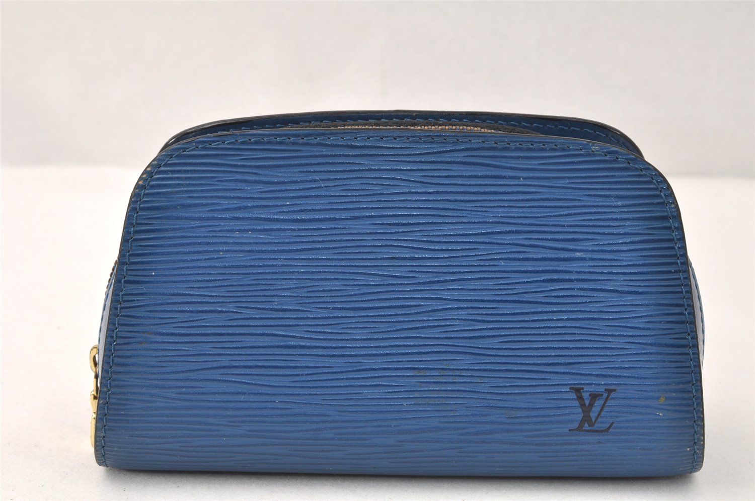 Authentic Louis Vuitton Epi Dauphine Cosmetic Pouch Blue M48445 LV 3924K