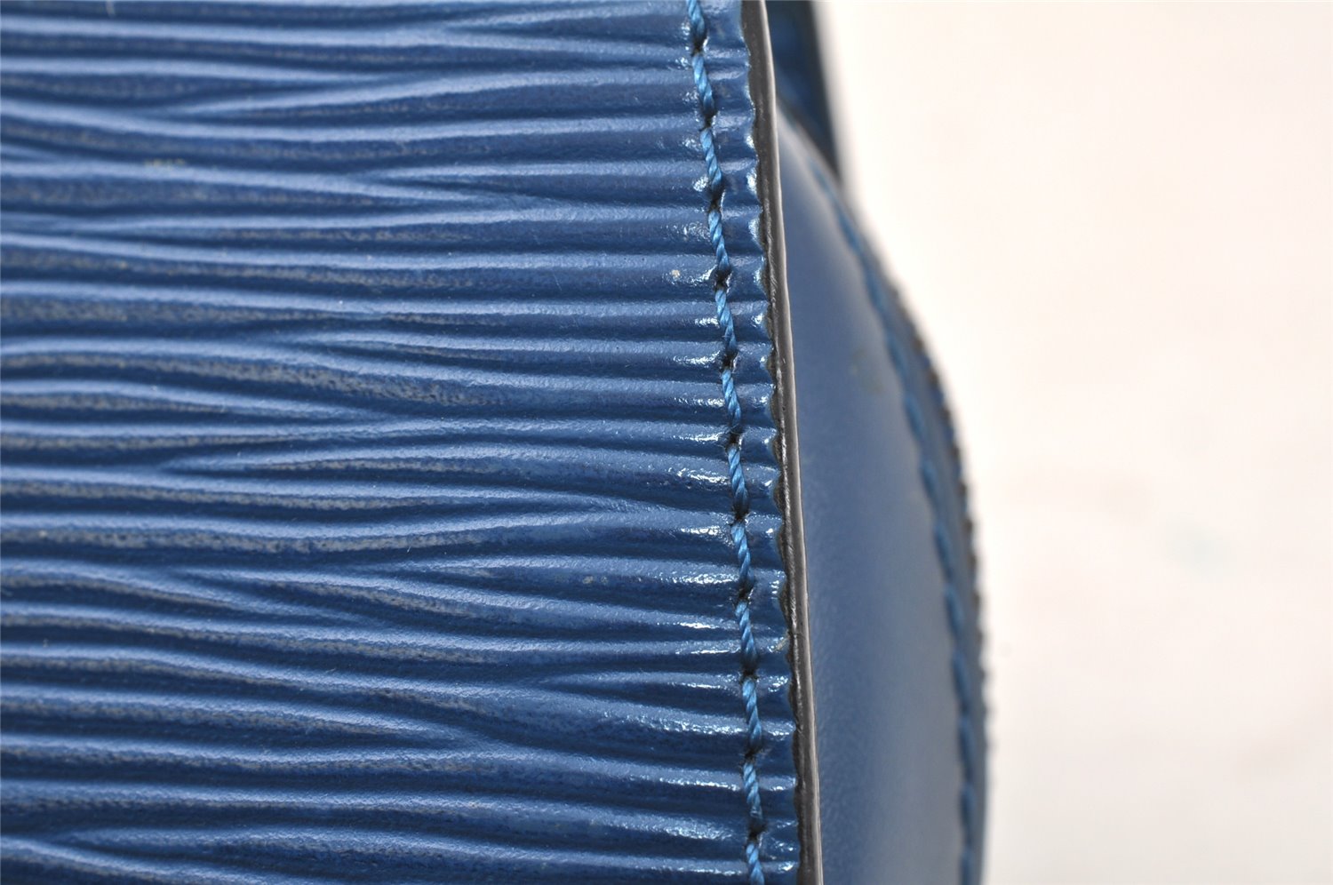 Authentic Louis Vuitton Epi Dauphine Cosmetic Pouch Blue M48445 LV 3924K