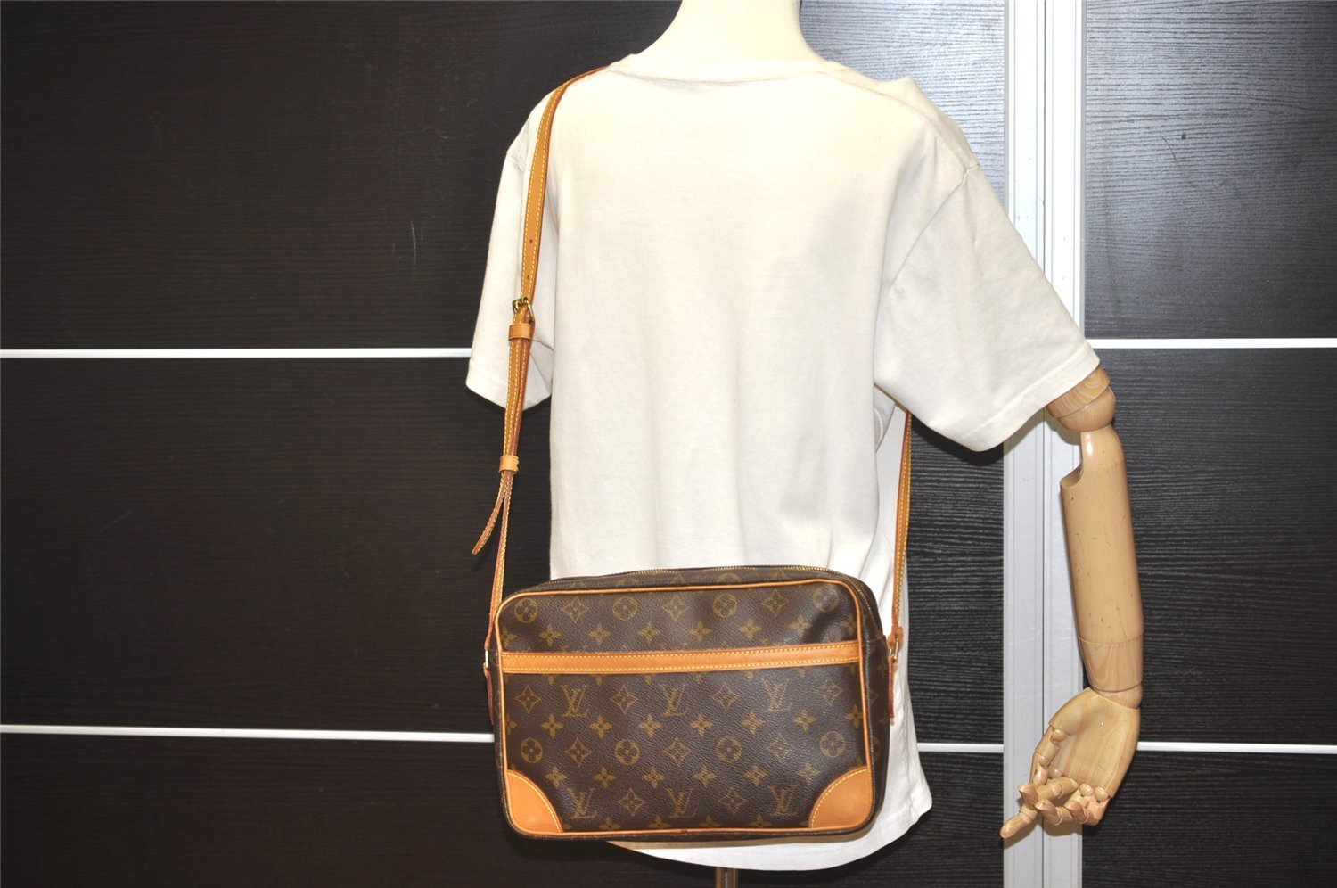 Authentic Louis Vuitton Monogram Trocadero 30 Shoulder Cross Bag M51272 LV 3929I