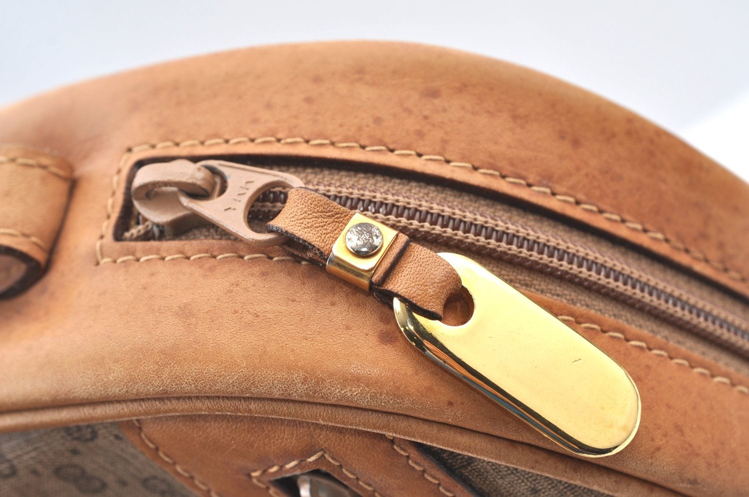 Authentic GUCCI Micro GG PVC Leather Shoulder Cross Body Bag Purse Brown 3932I