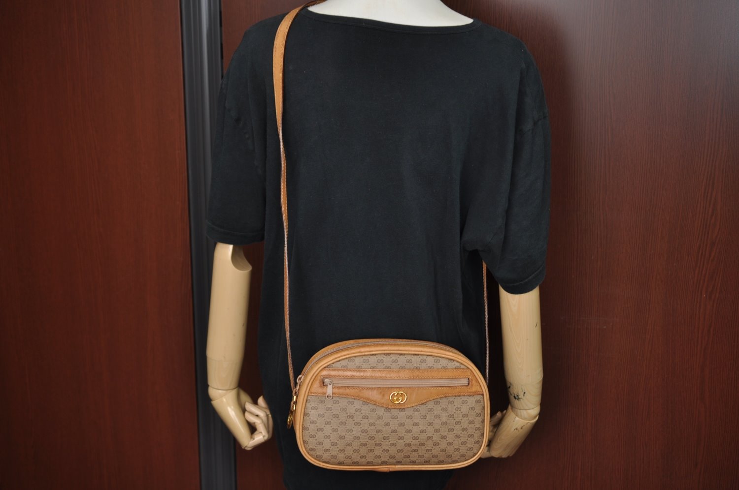 Authentic GUCCI Micro GG PVC Leather Shoulder Cross Body Bag Purse Brown 3932I