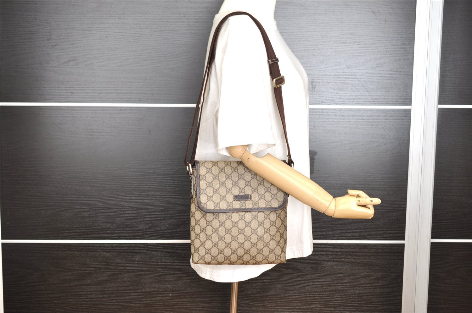 Authentic GUCCI Shoulder Cross Body Bag Purse GG PVC Leather 223666 Brown 3933I