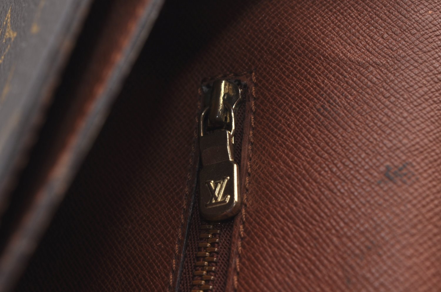 Authentic Louis Vuitton Monogram Serviette Conseiller Briefcase M53331 LV 3934J