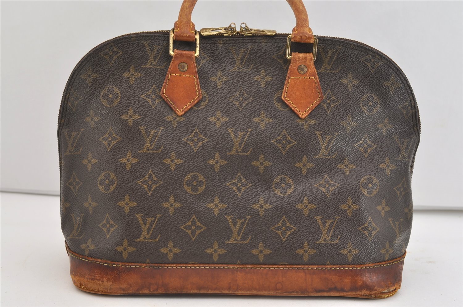 Authentic Louis Vuitton Monogram Alma Hand Bag Purse M51130 LV 3936J