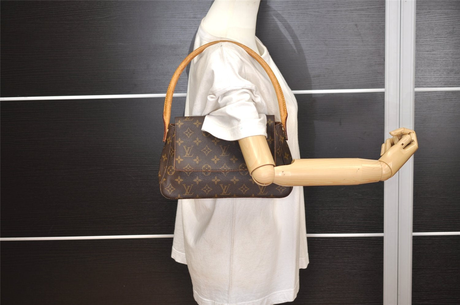 Authentic Louis Vuitton Monogram Mini Looping Shoulder Hand Bag M51147 LV 3937J