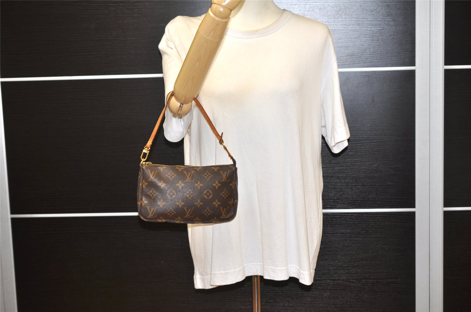 Authentic Louis Vuitton Monogram Pochette Accessoires Pouch M51980 LV 3939K