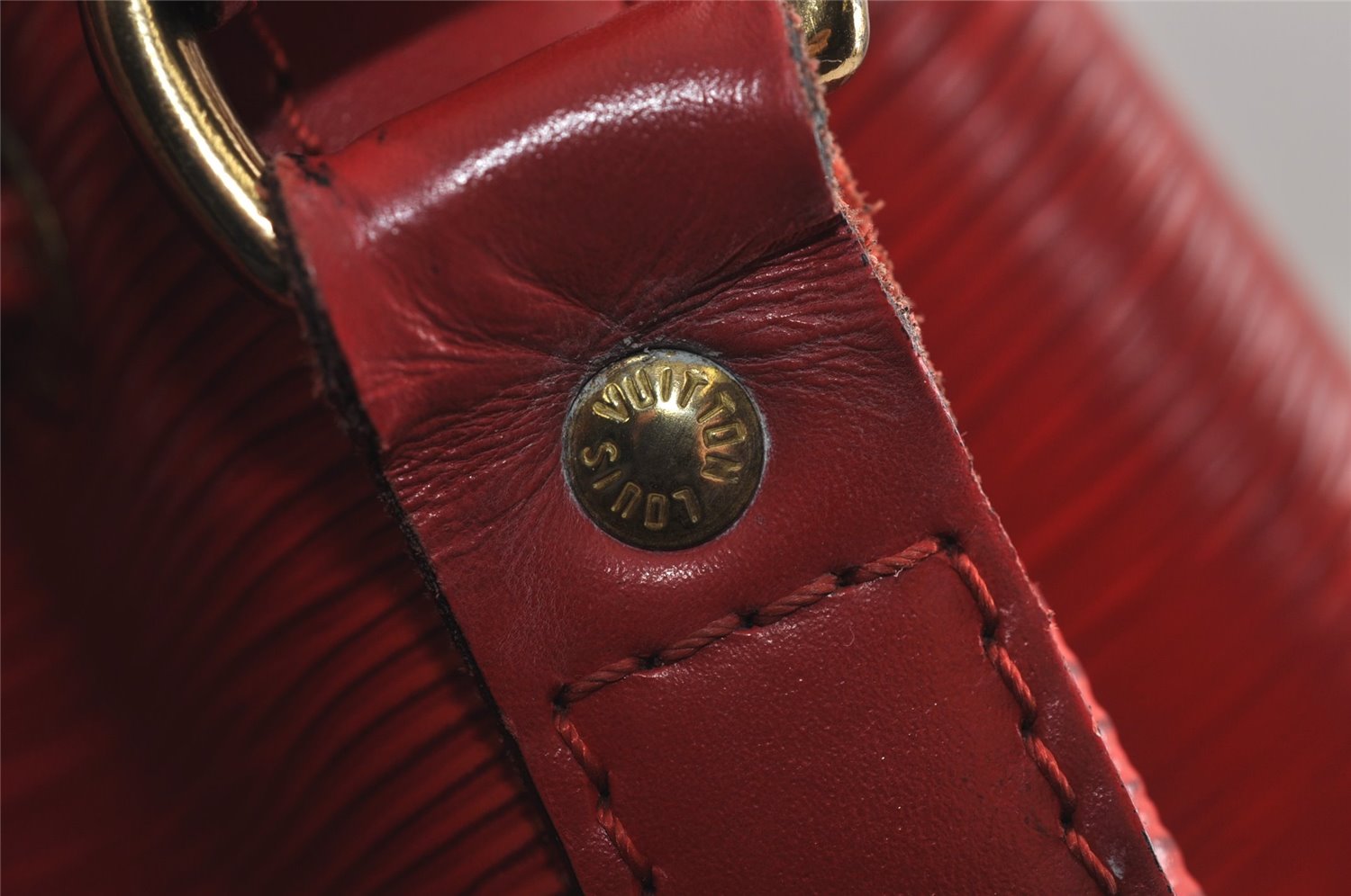 Authentic Louis Vuitton Epi Noe Shoulder Drawstring Bag Red M44007 LV 3941J